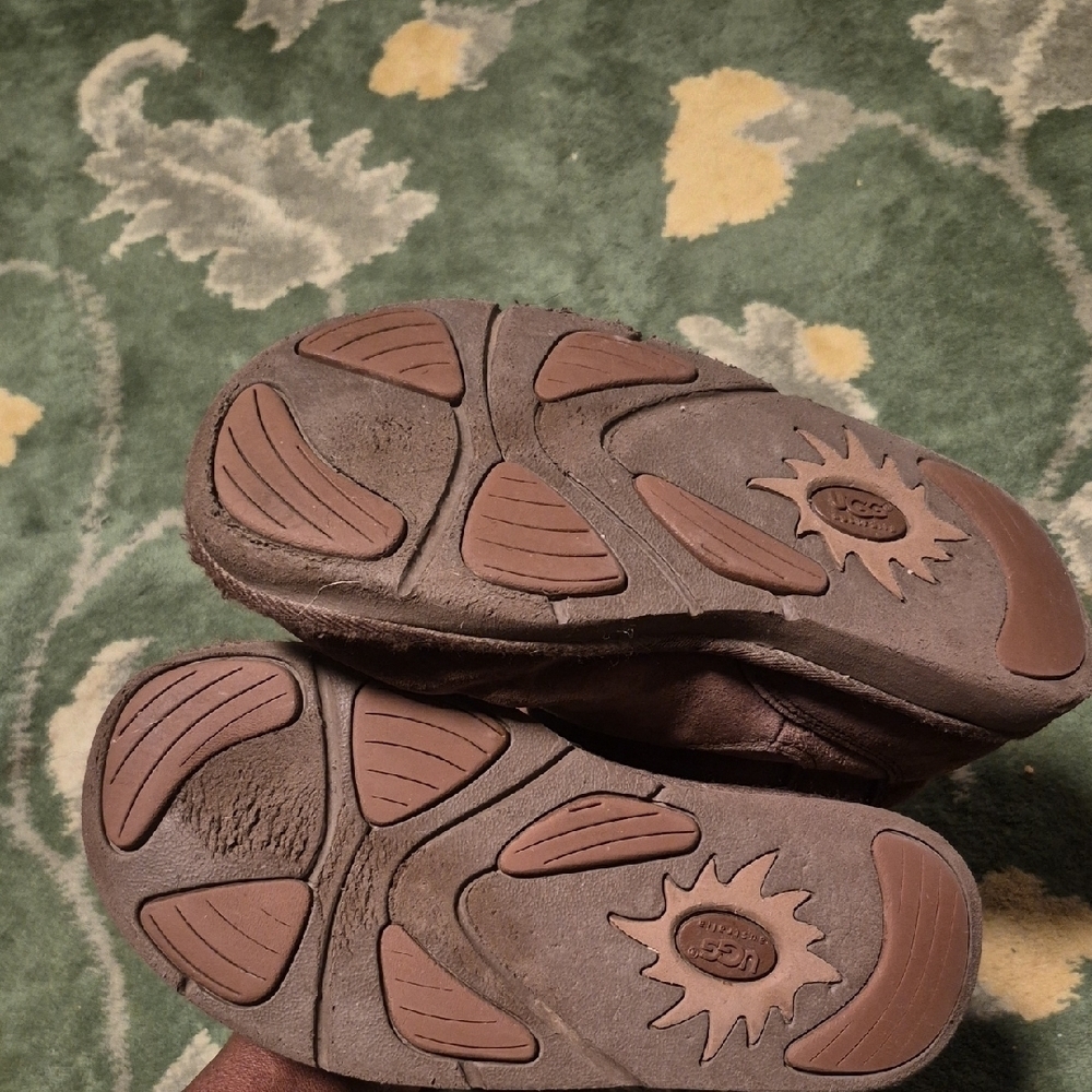 UGG Brown Winter Boots with Cream Lining - Picture 9 of 10